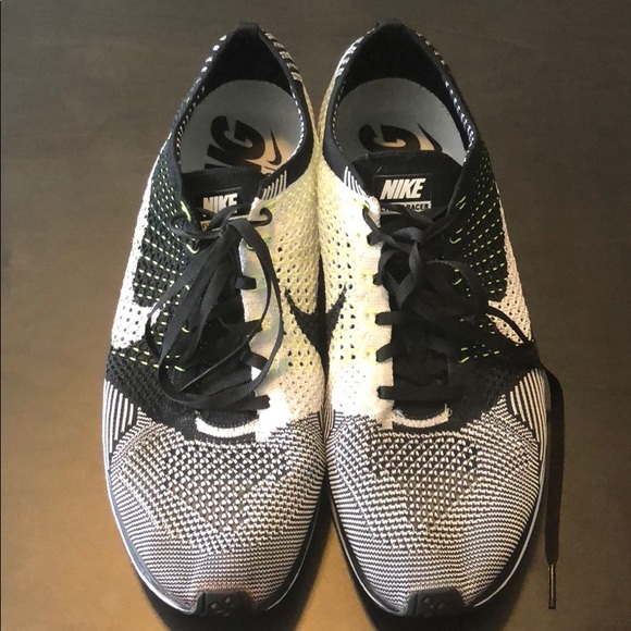 Nike Flyknit Racers - Picture 3 of 3